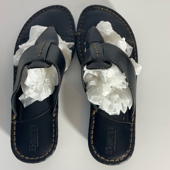 Born Black Leather Between Toe Sandals Gently Used & In Great Condition; Size 8 - Picture 4 of 15